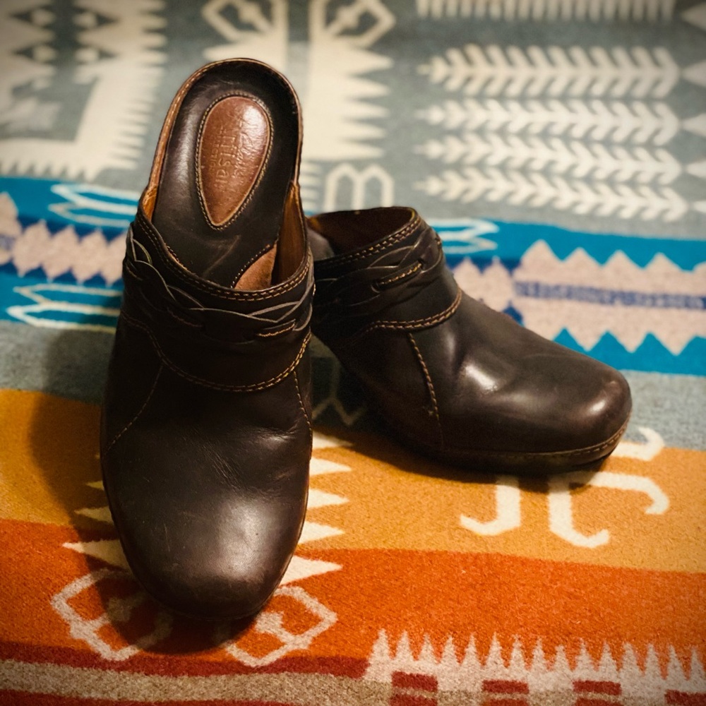 CLARKS 🤎 Brown Leather Mule Heels In Size 7.5